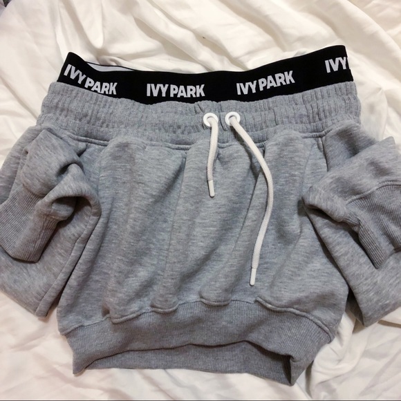 🚫SOLD🚫Ivy Park off the shoulder top - Picture 2 of 4